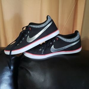 Nike Women's Shoe Size 9